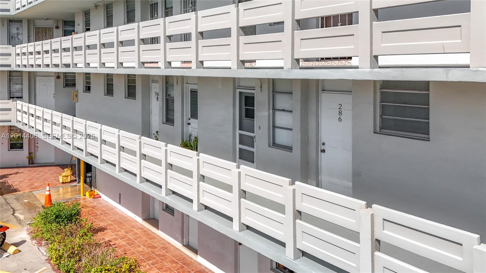 Ver detalles 286 1 / 2 921 sq. ft. $ 2026-05-06 0 foto