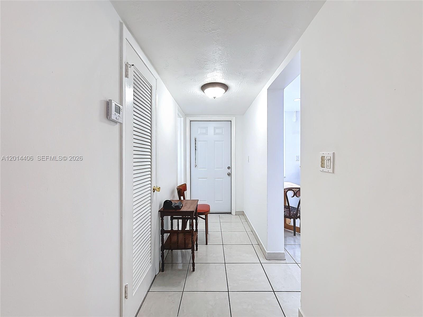 Ver detalles 286 1 / 2 921 sq. ft. $ 2026-05-06 0 foto