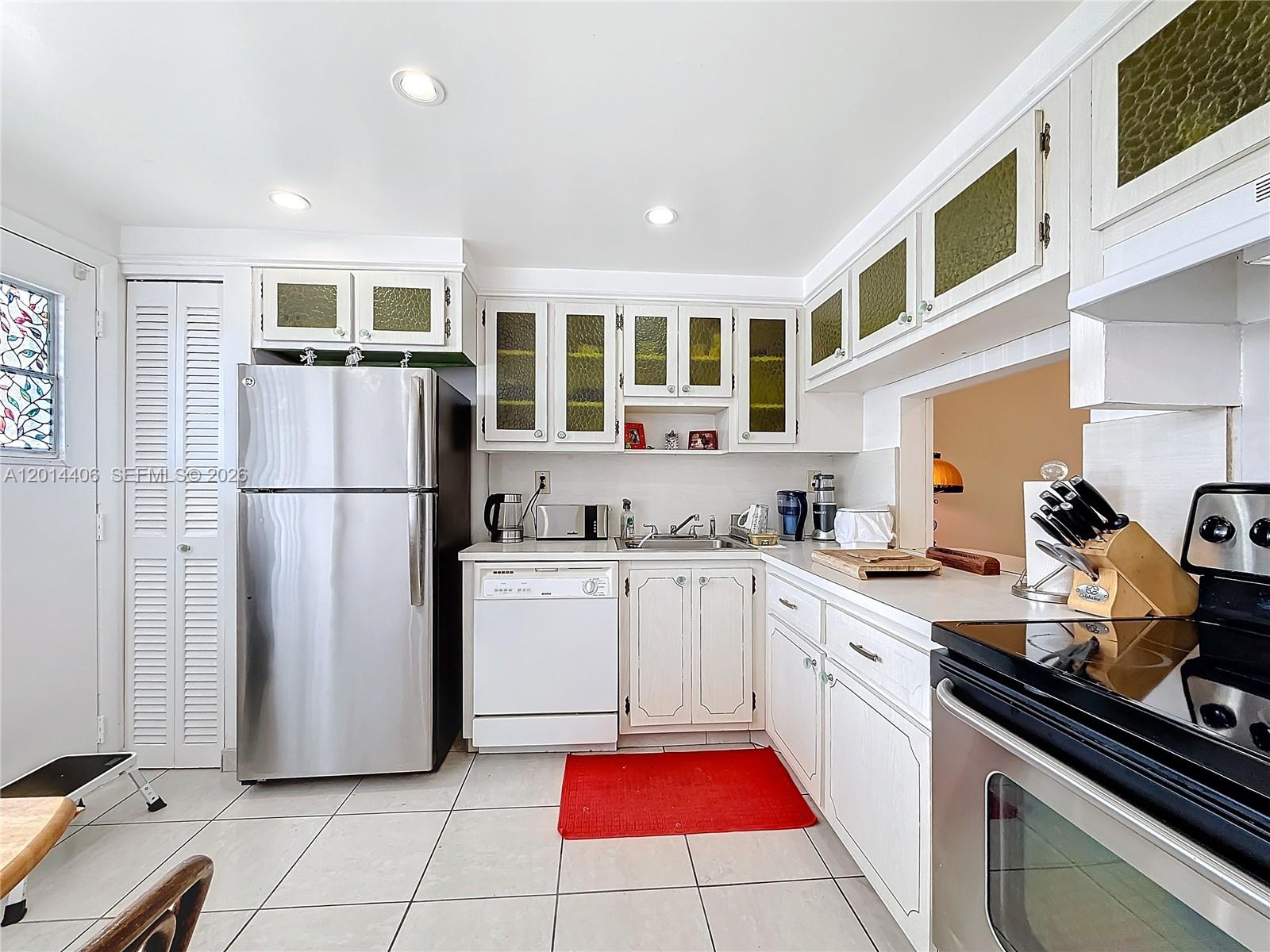 Ver detalles 286 1 / 2 921 sq. ft. $ 2026-05-06 0 foto