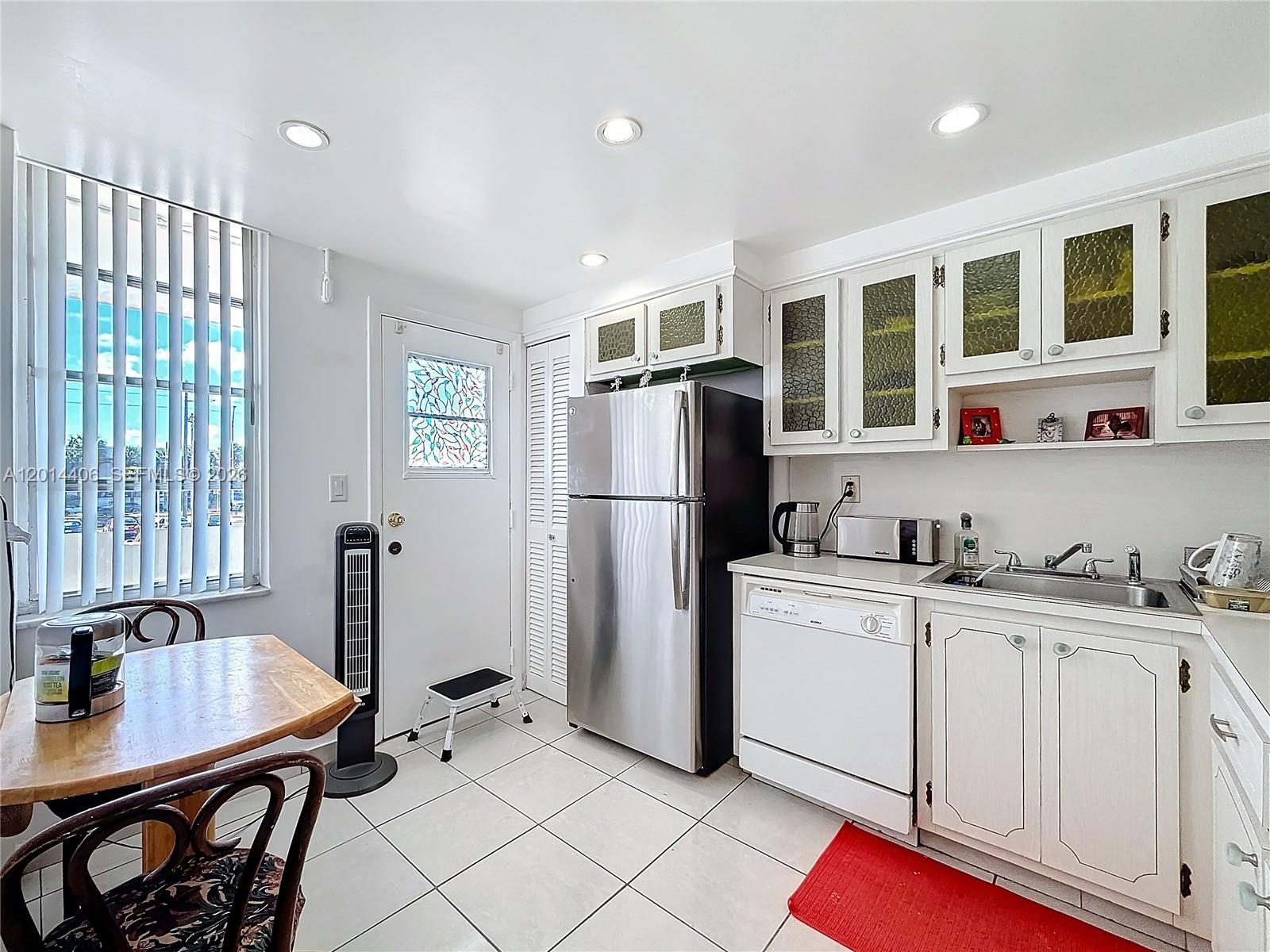 Ver detalles 286 1 / 2 921 sq. ft. $ 2026-05-06 0 foto