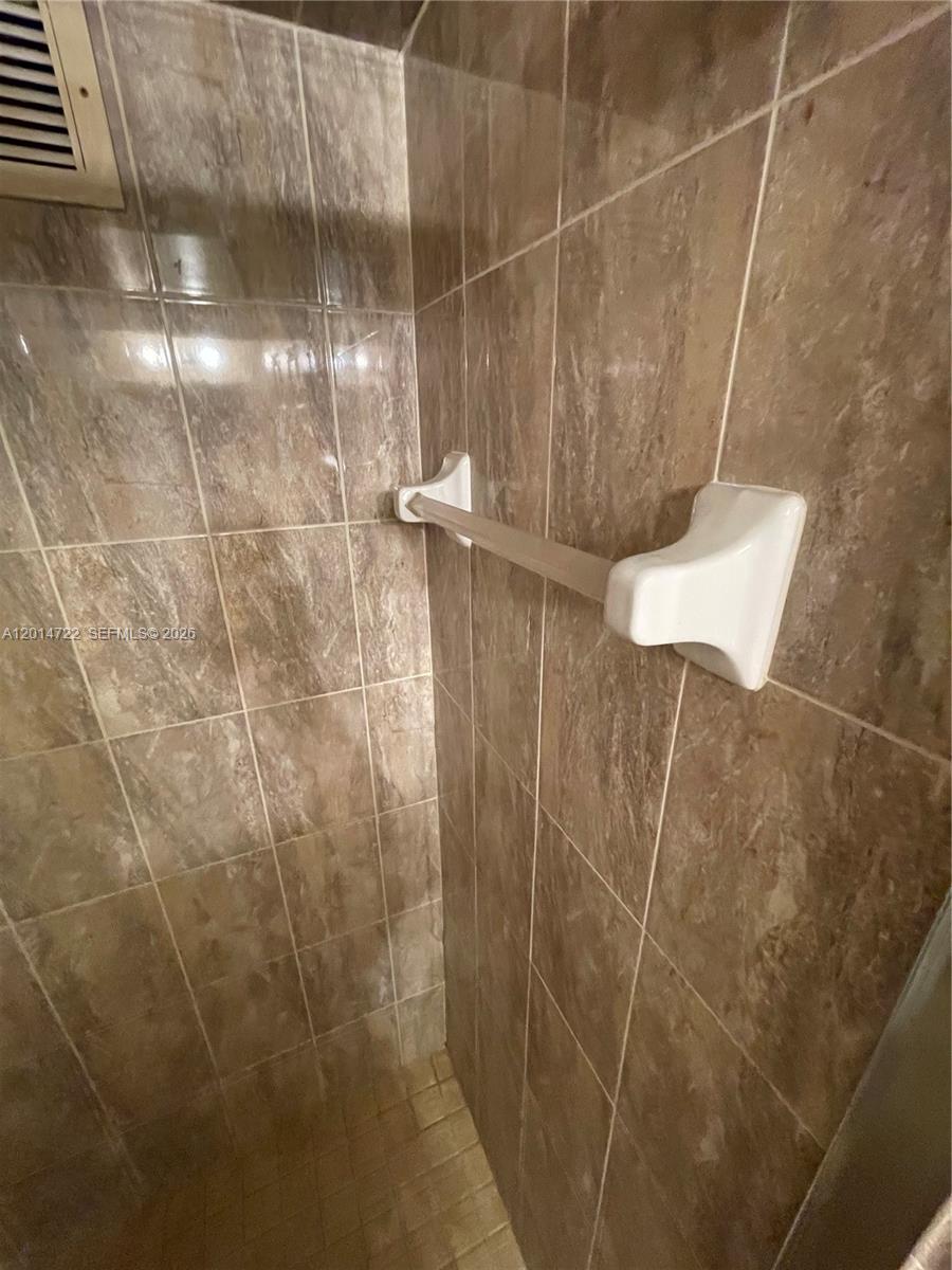 Photo of 2000 Atlantic Shores Blvd #118, Hallandale Beach, Florida, 33009 -