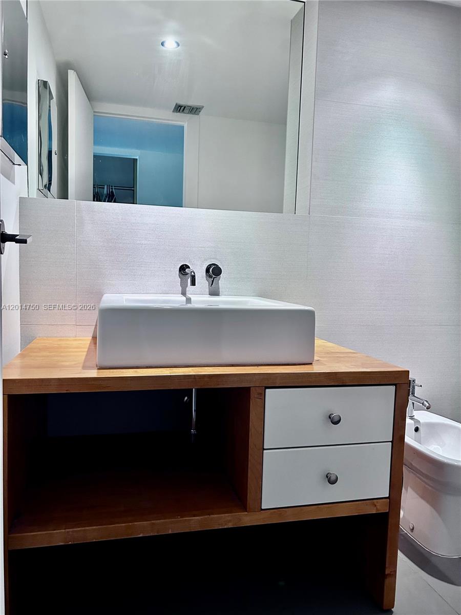 Photo of 20365 Country Club Dr  (20365), Aventura, Florida, 33180 - 2nd bedroom bath with bidet