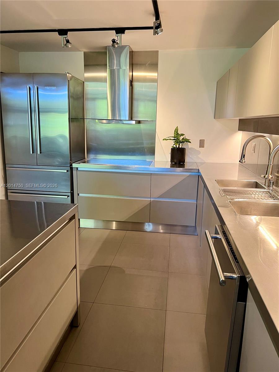 Photo of 20365 Country Club Dr  (20365), Aventura, Florida, 33180 - 