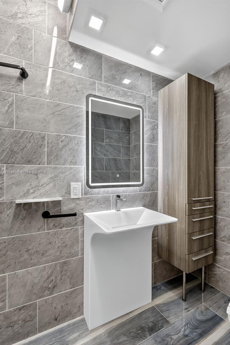 1009 1 / 2 762 sq. ft. $ 2026-05-07 0 Photo