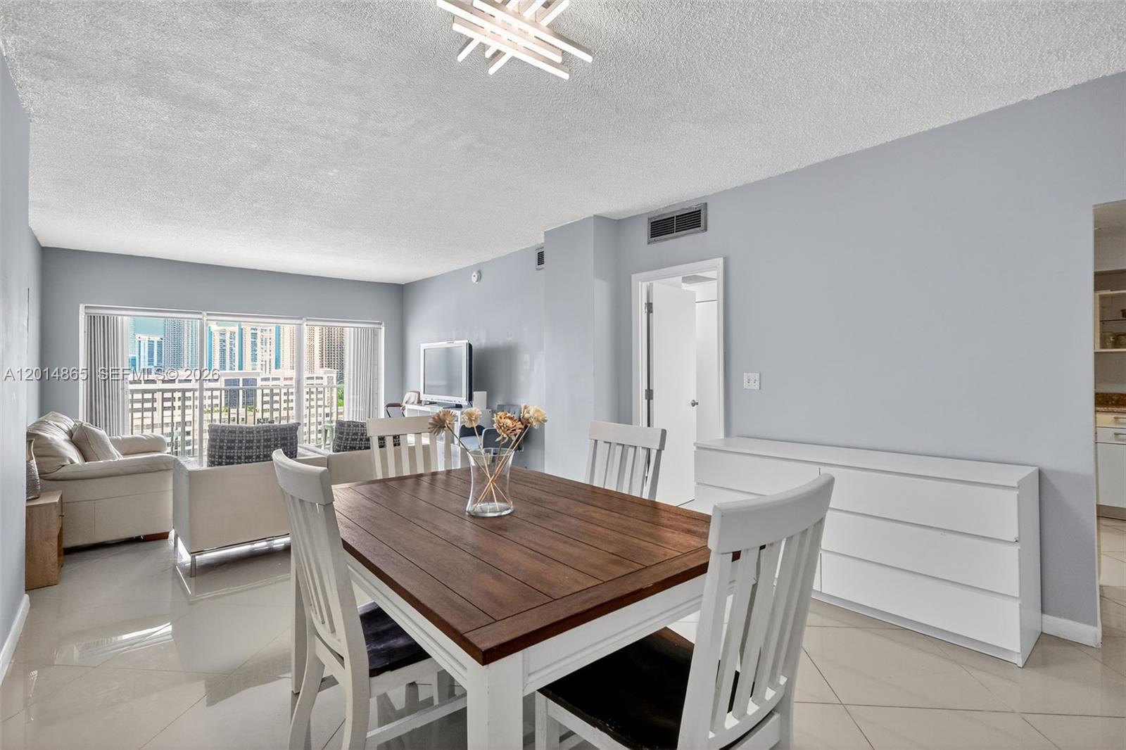 1009 1 / 2 762 sq. ft. $ 2026-05-07 0 Photo