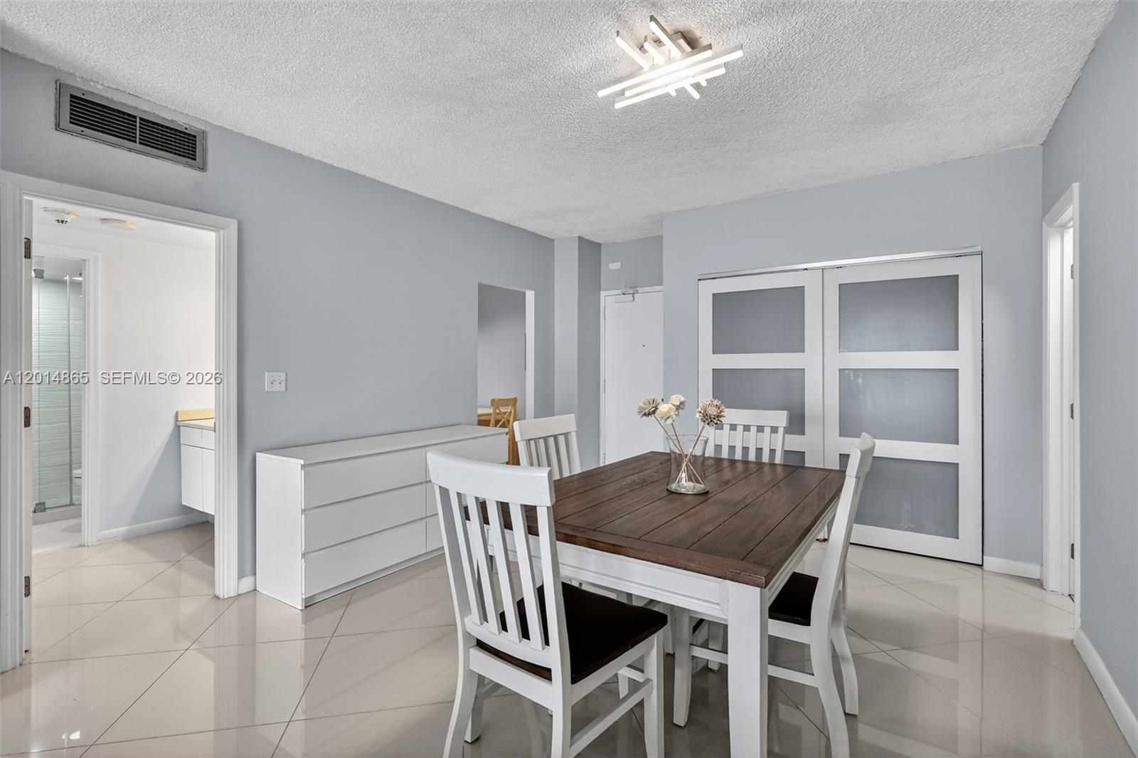 1009 1 / 2 762 sq. ft. $ 2026-05-07 0 Photo