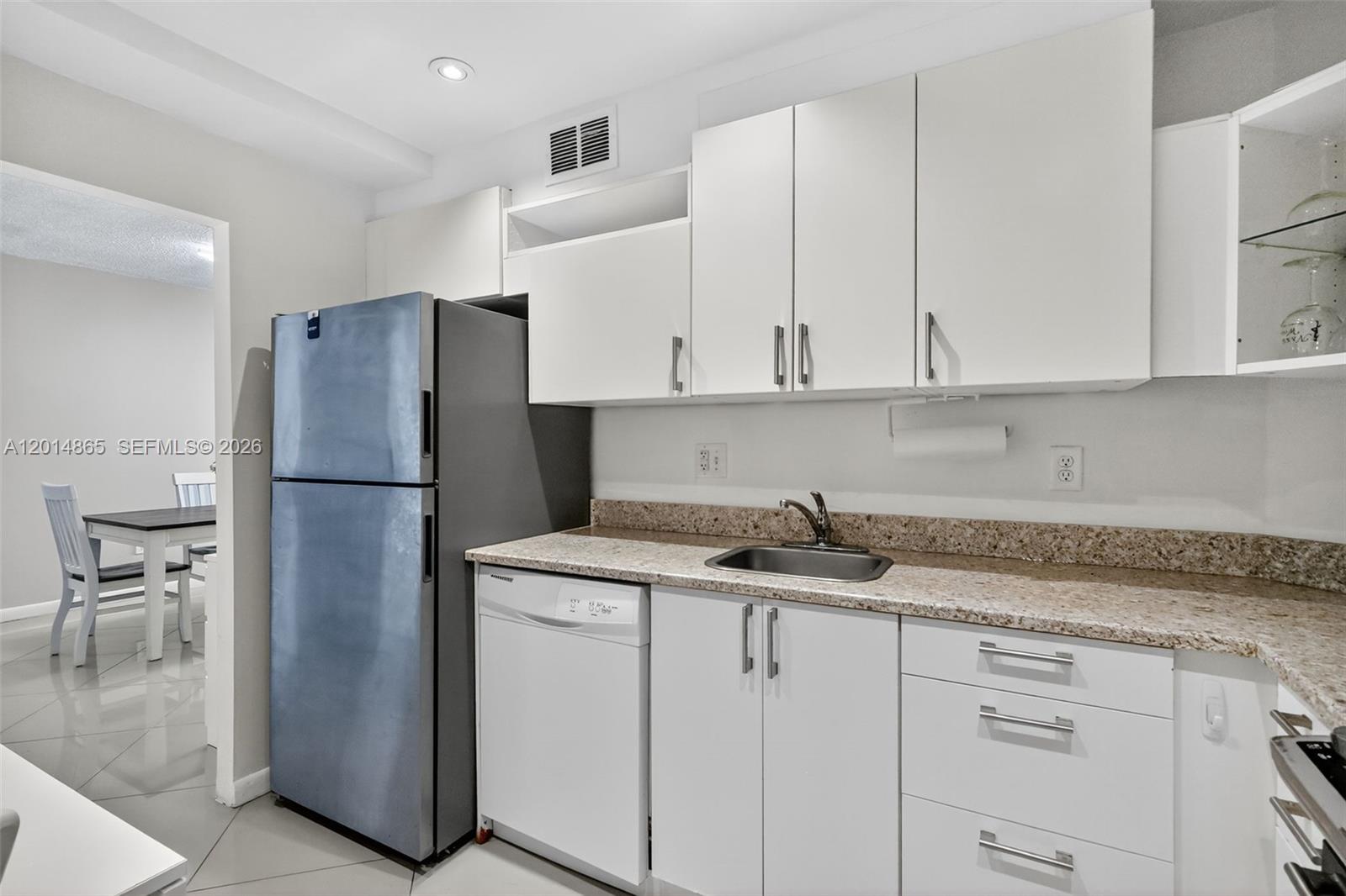 1009 1 / 2 762 sq. ft. $ 2026-05-07 0 Photo