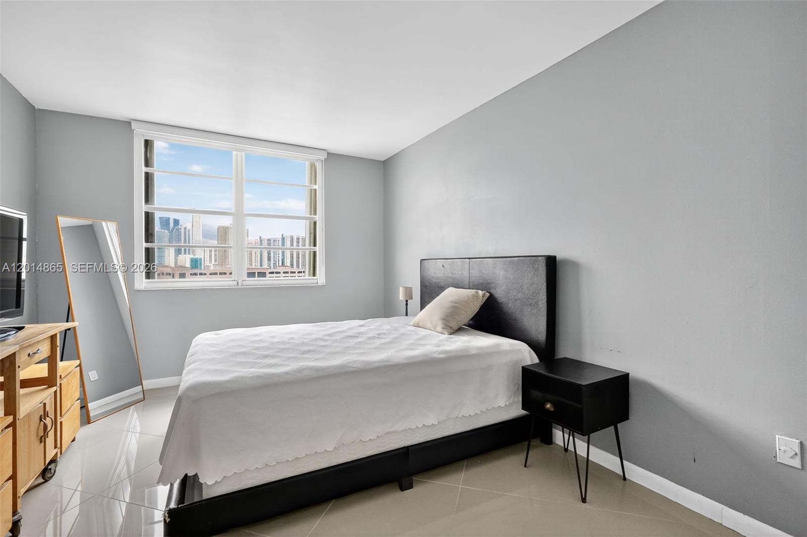 1009 1 / 2 762 sq. ft. $ 2026-05-07 0 Photo