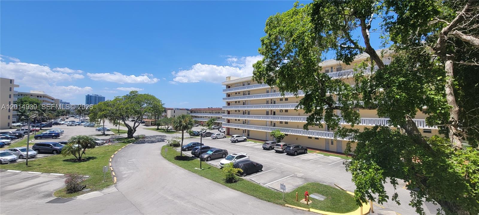 D301 1 / 1 817 sq. ft. $ 2026-05-07 0 foto