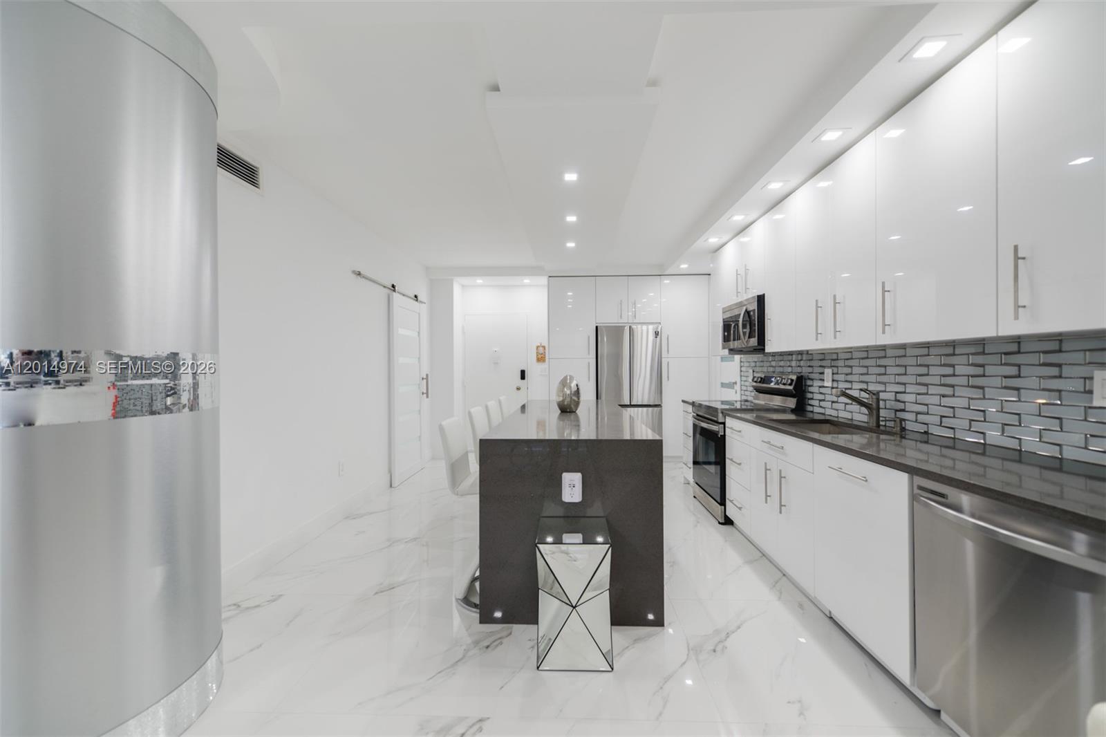 PHM 1 / 2 870 sq. ft. $ 2026-05-07 0 Photo