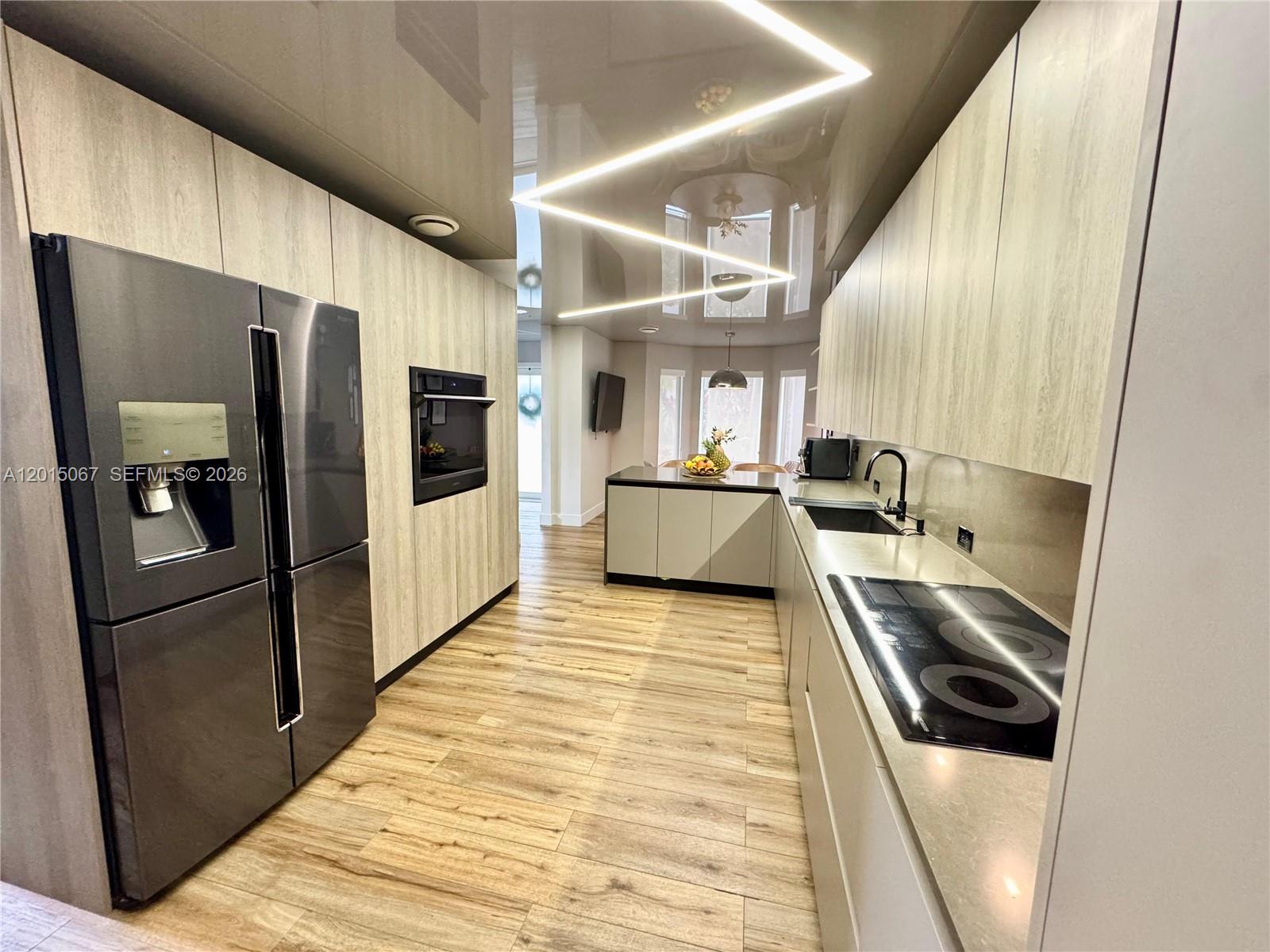Photo of 935 Weeping Willow Way  (935), Hollywood, Florida, 33019 - 