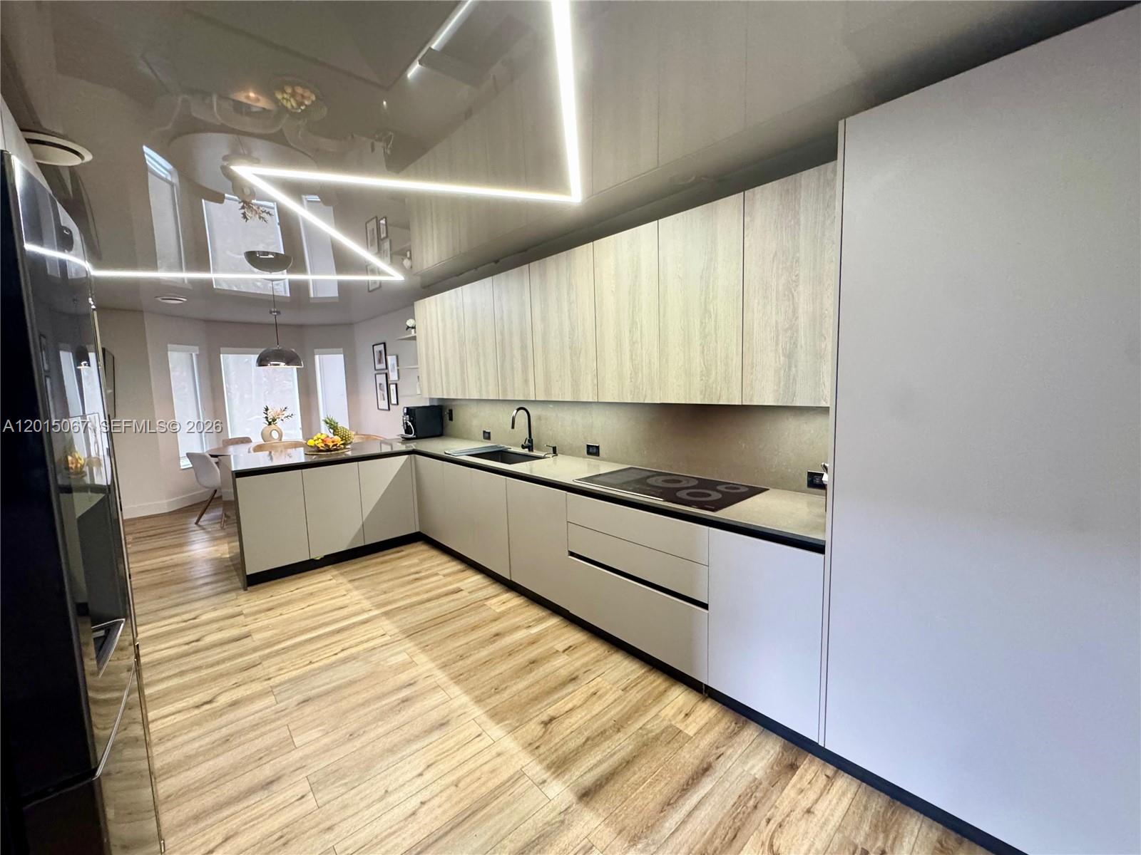Photo of 935 Weeping Willow Way  (935), Hollywood, Florida, 33019 - 