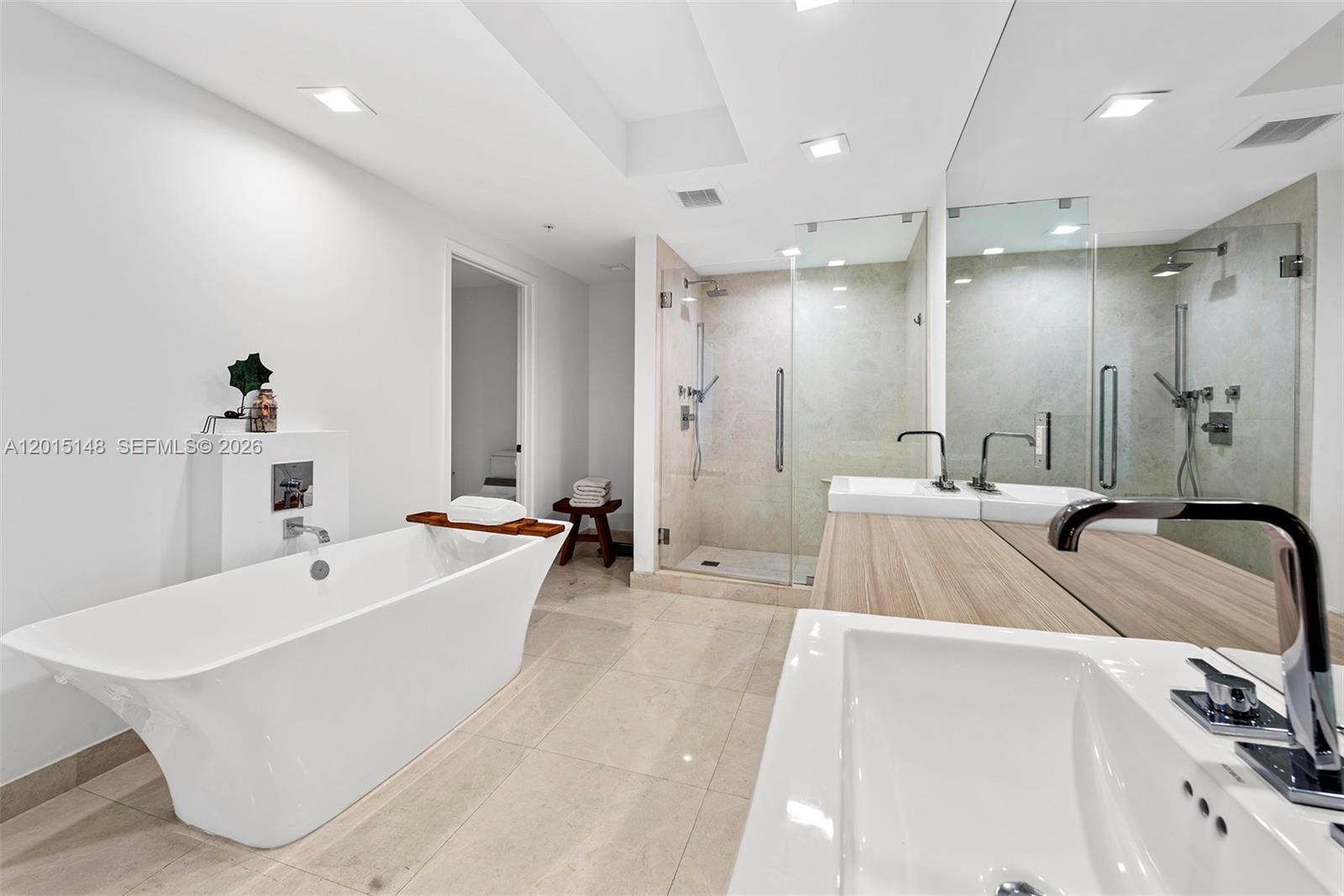 Photo of 17111 Biscayne Blvd  #606, North Miami Beach, Florida, 33160 - 