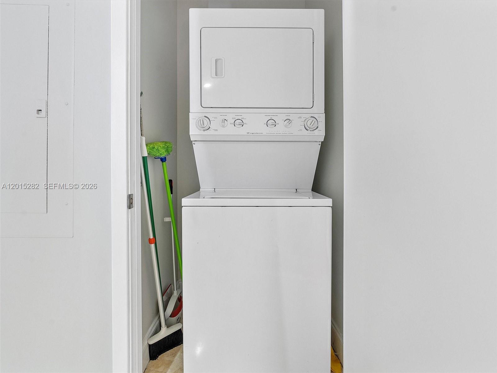 4009 2 / 3 1722 sq. ft. $ 2026-05-07 0 Photo