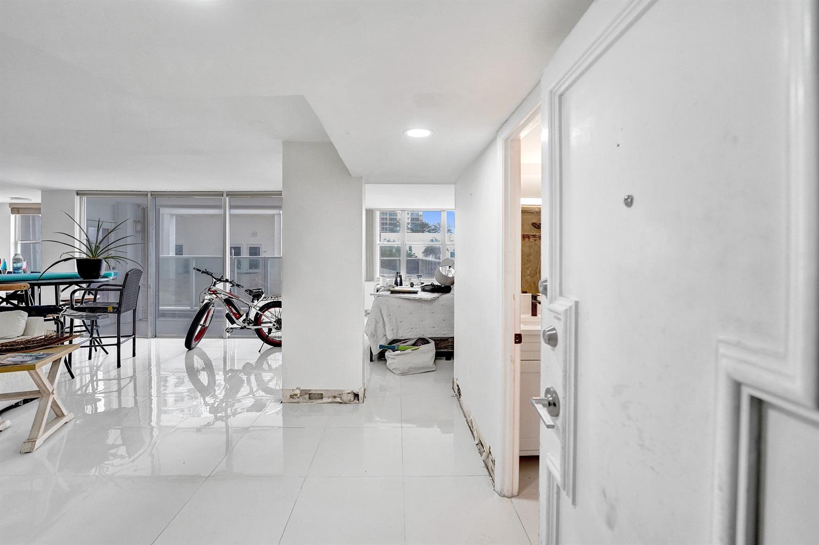 Photo of 2751 Ocean #302s, Hollywood, Florida, 33019 - DSC08937