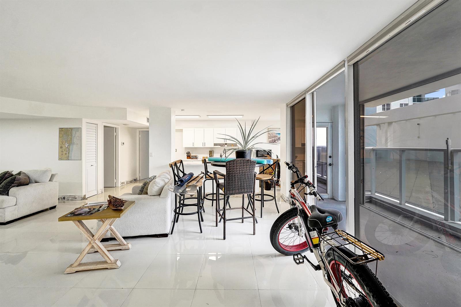 Photo of 2751 Ocean #302s, Hollywood, Florida, 33019 - DSC08994