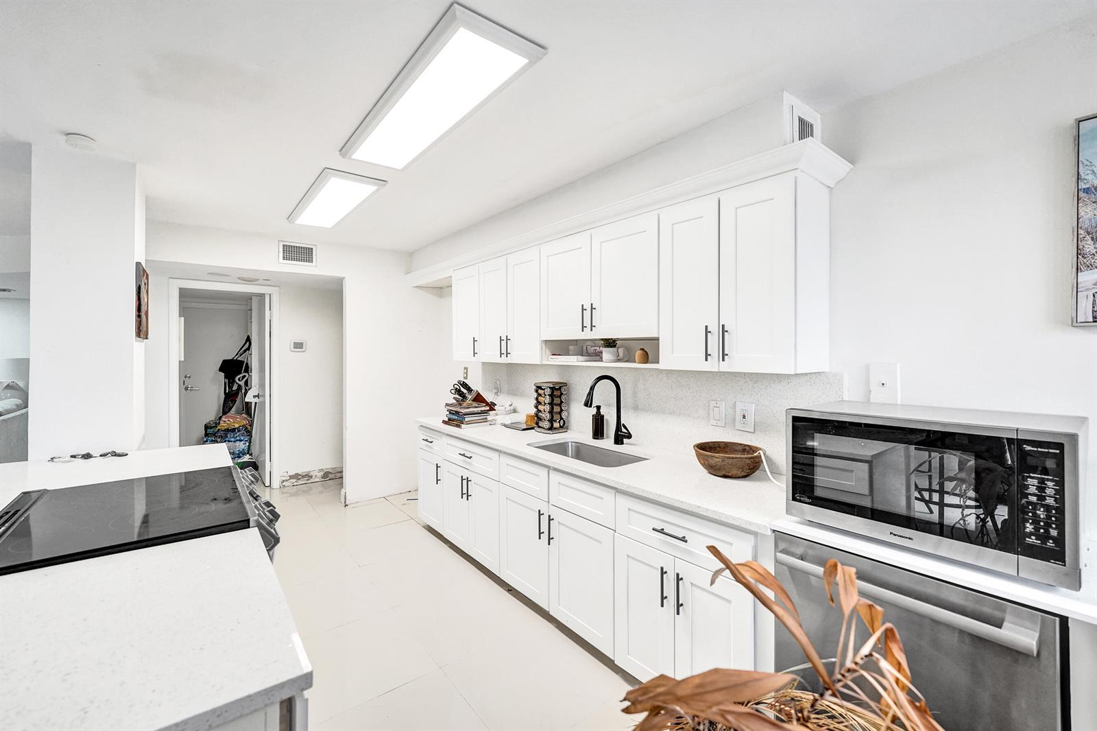 Photo of 2751 Ocean #302s, Hollywood, Florida, 33019 - DSC09015
