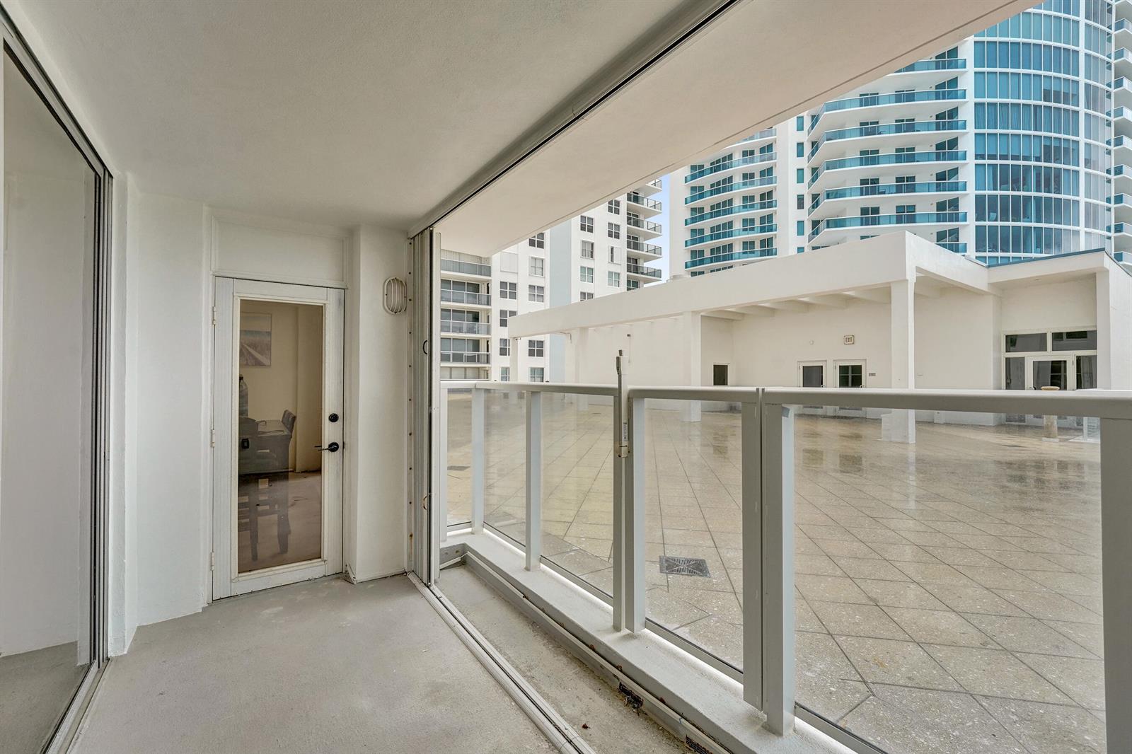 Photo of 2751 Ocean #302s, Hollywood, Florida, 33019 - DSC09033