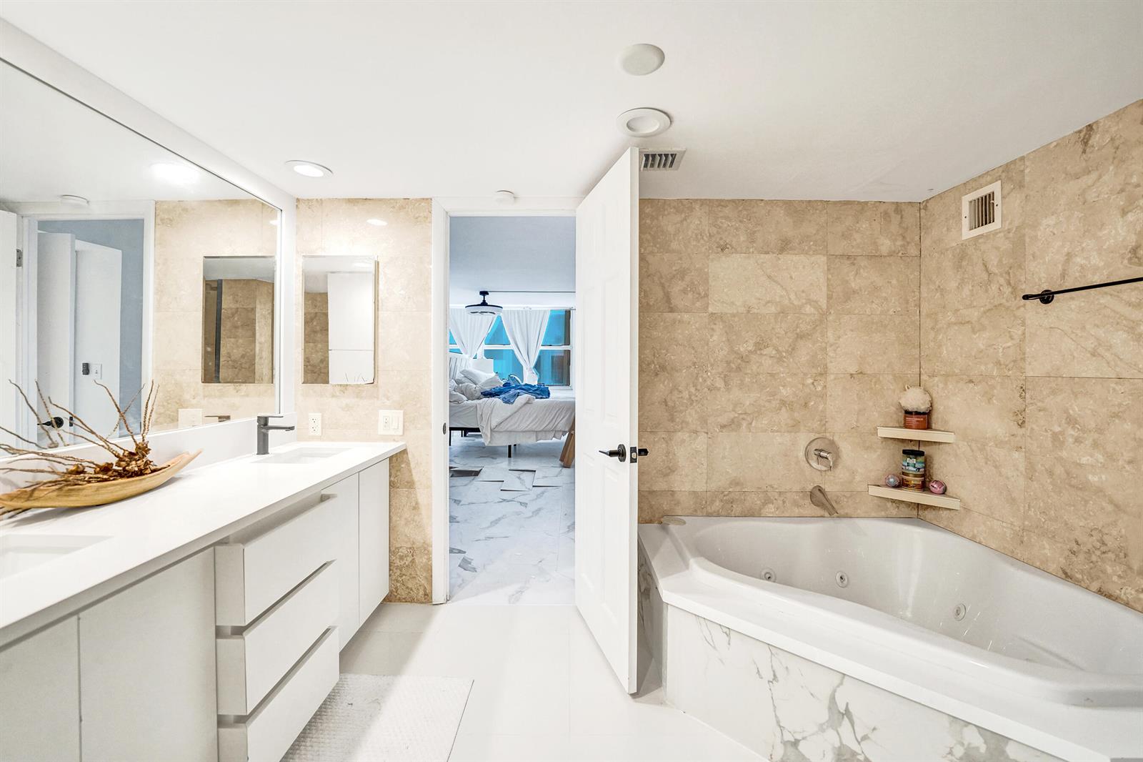 Photo of 2751 Ocean #302s, Hollywood, Florida, 33019 - DSC09054