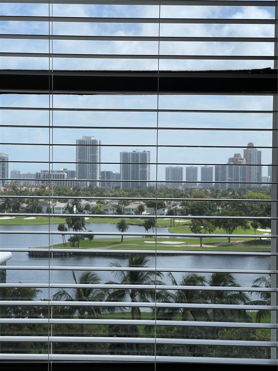 Photo of 3625 Country Club Dr #907, Aventura, Florida, 33180 - Window Blinds in Bedroom