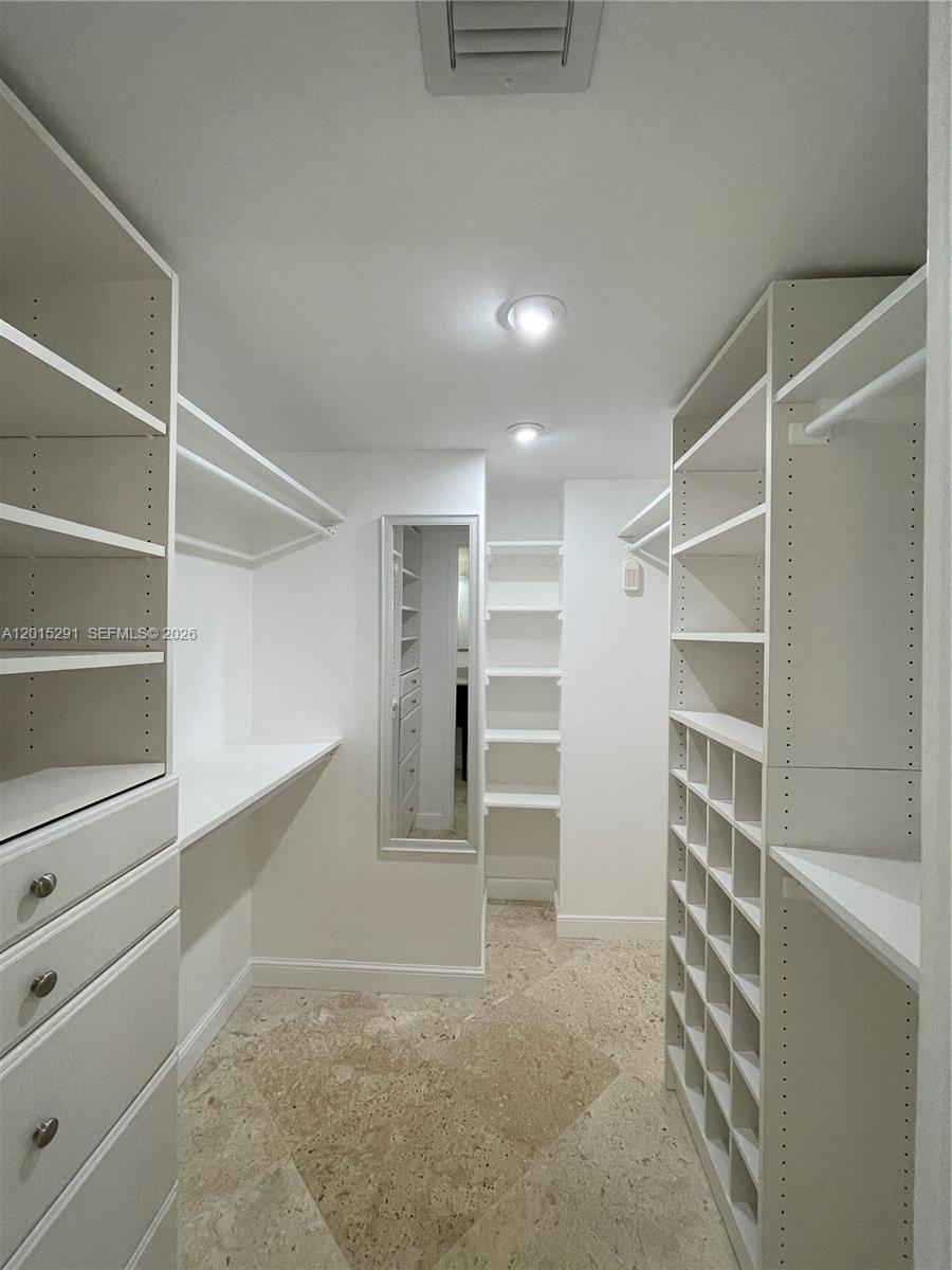 Photo of 3625 Country Club Dr #907, Aventura, Florida, 33180 - Walk-In