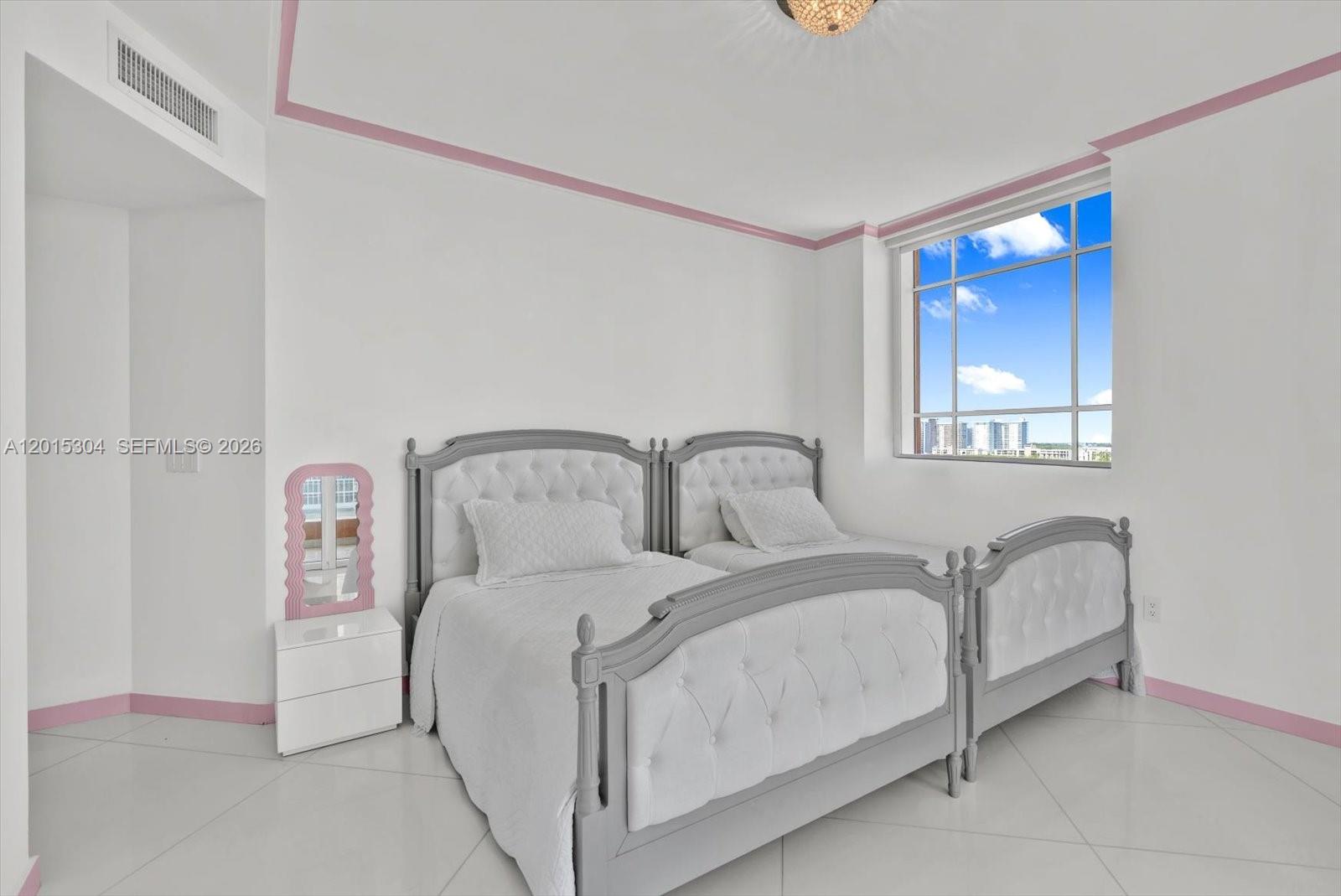 Ver detalles 1101 4 / 4 2736 sq. ft. $ 2026-08-24 0 foto