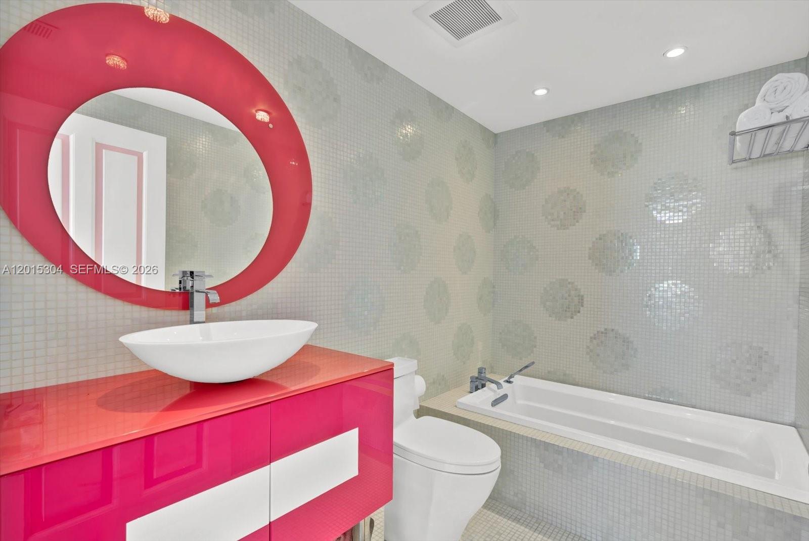 Ver detalles 1101 4 / 4 2736 sq. ft. $ 2026-08-24 0 foto