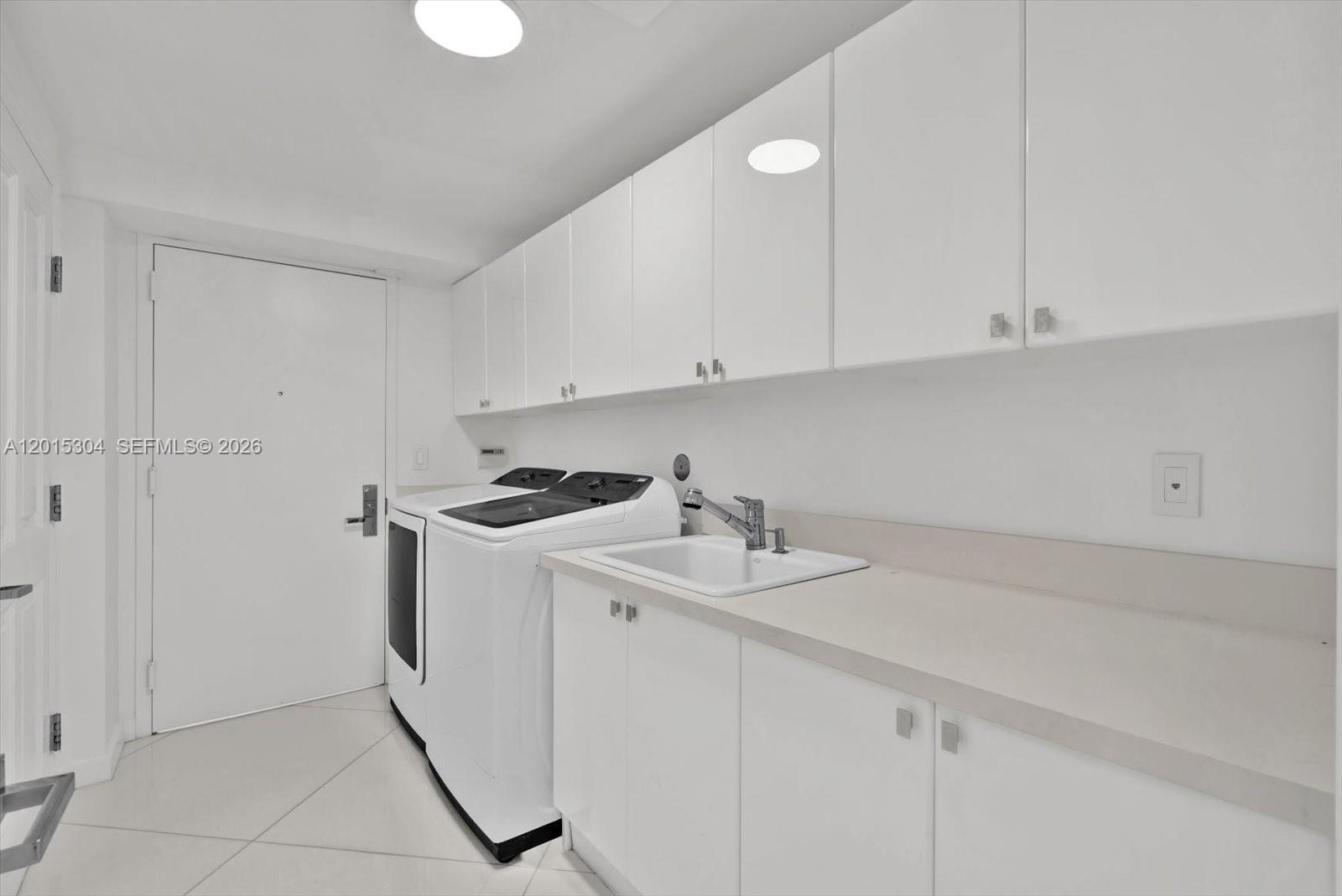 Ver detalles 1101 4 / 4 2736 sq. ft. $ 2026-08-24 0 foto