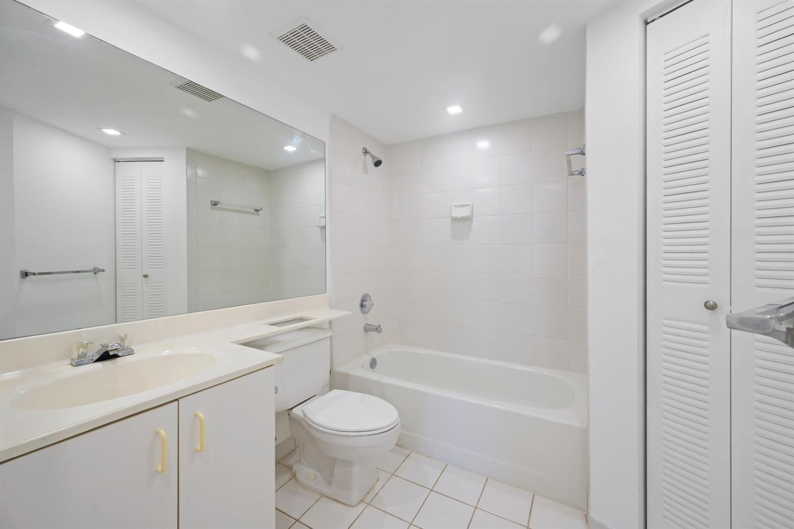 Photo of 3300 192nd #915, Aventura, Florida, 33180 - Photo 10
