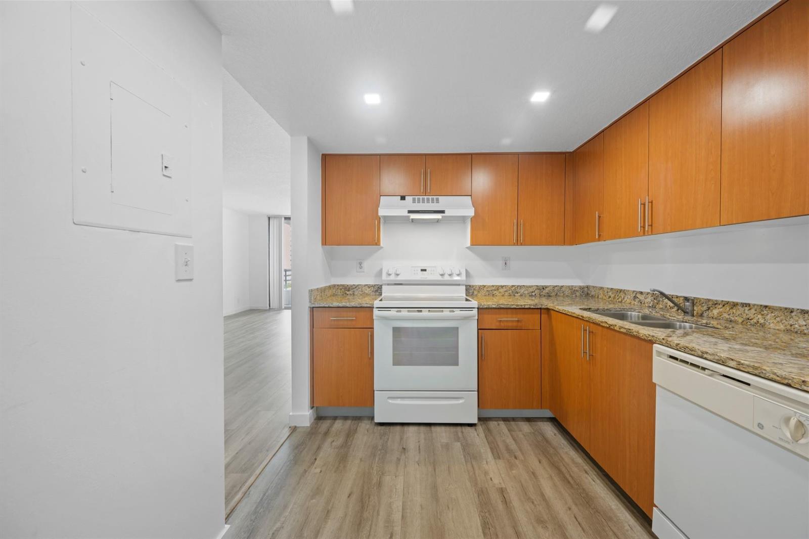 Photo of 3300 192nd #915, Aventura, Florida, 33180 - Photo 14