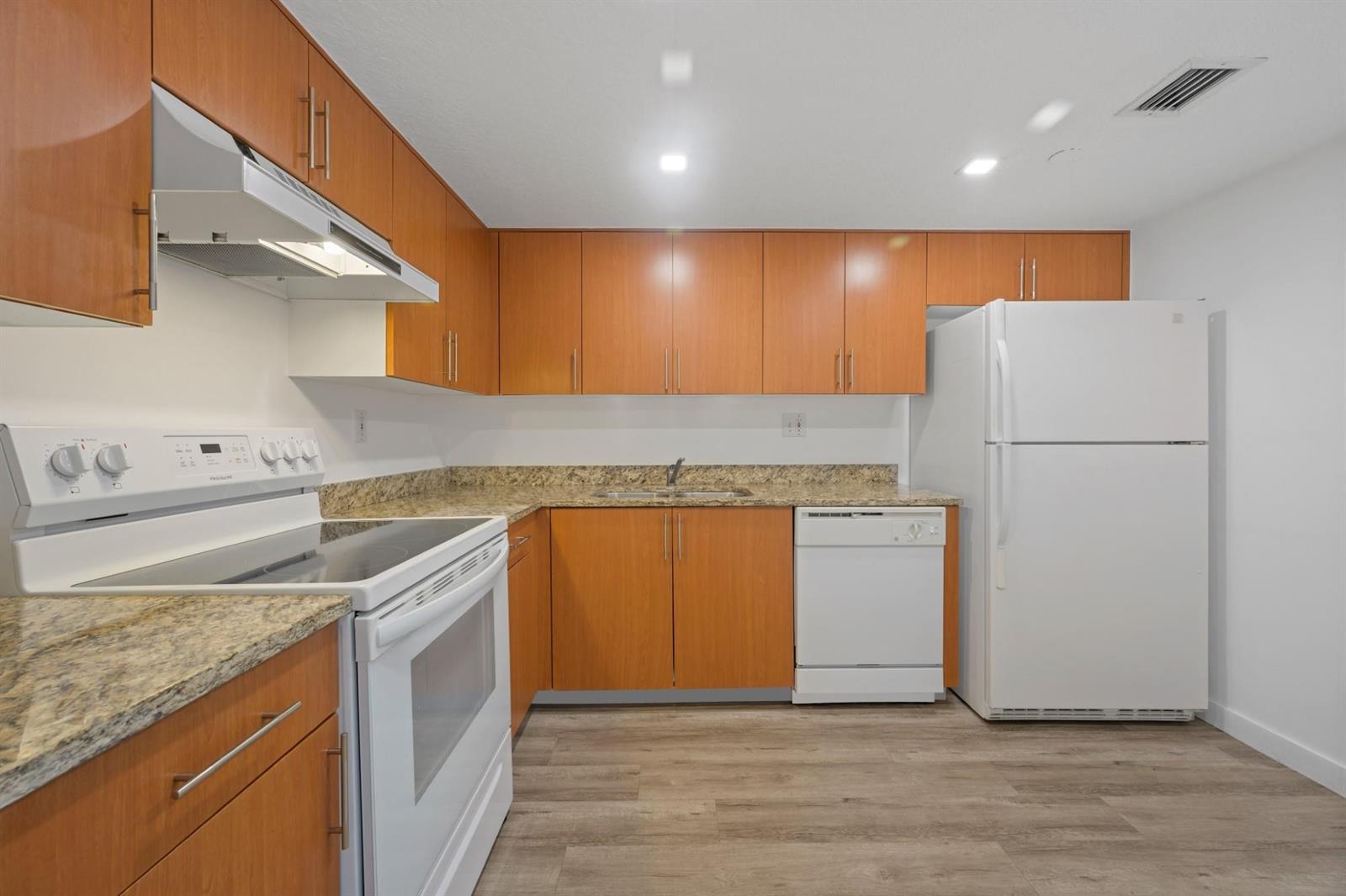 Photo of 3300 192nd #915, Aventura, Florida, 33180 - Photo 15