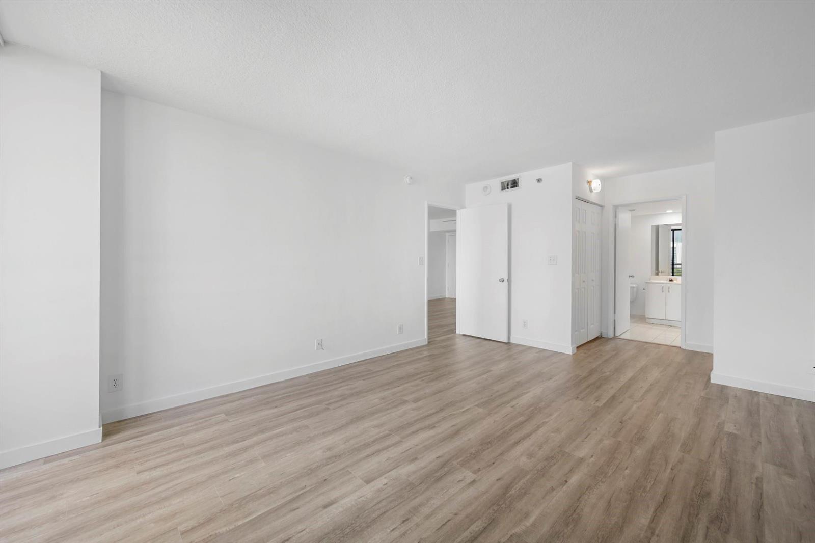 Photo of 3300 192nd #915, Aventura, Florida, 33180 - Photo 6