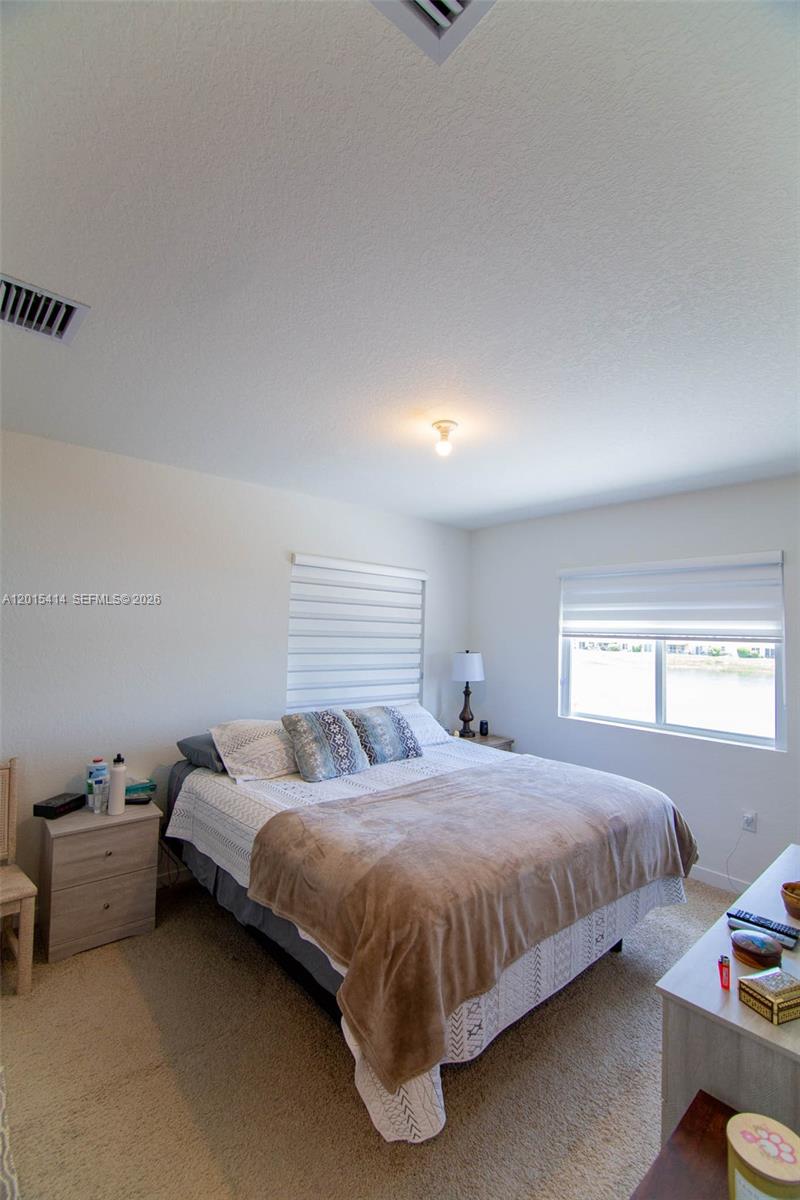 Ver detalles 2348 4 / 3 1374 sq. ft. $ 2026-05-08 0 foto