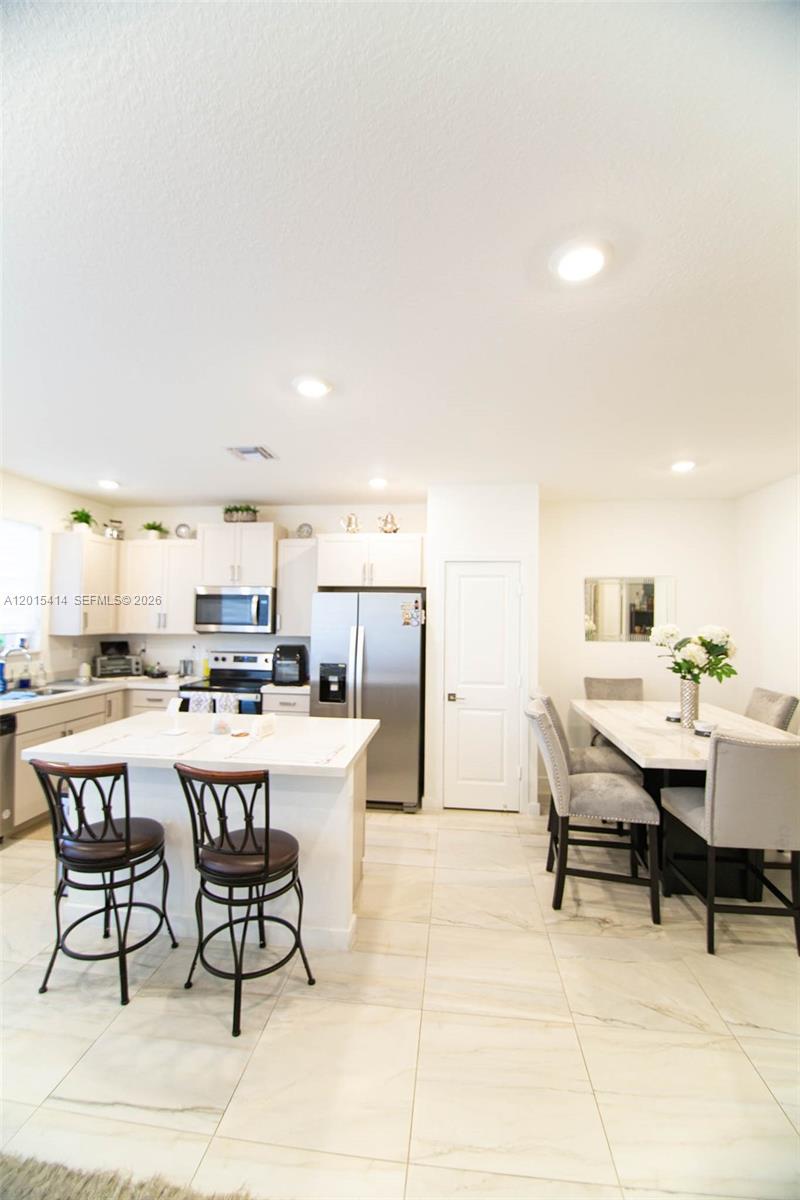 Ver detalles 2348 4 / 3 1374 sq. ft. $ 2026-05-08 0 foto