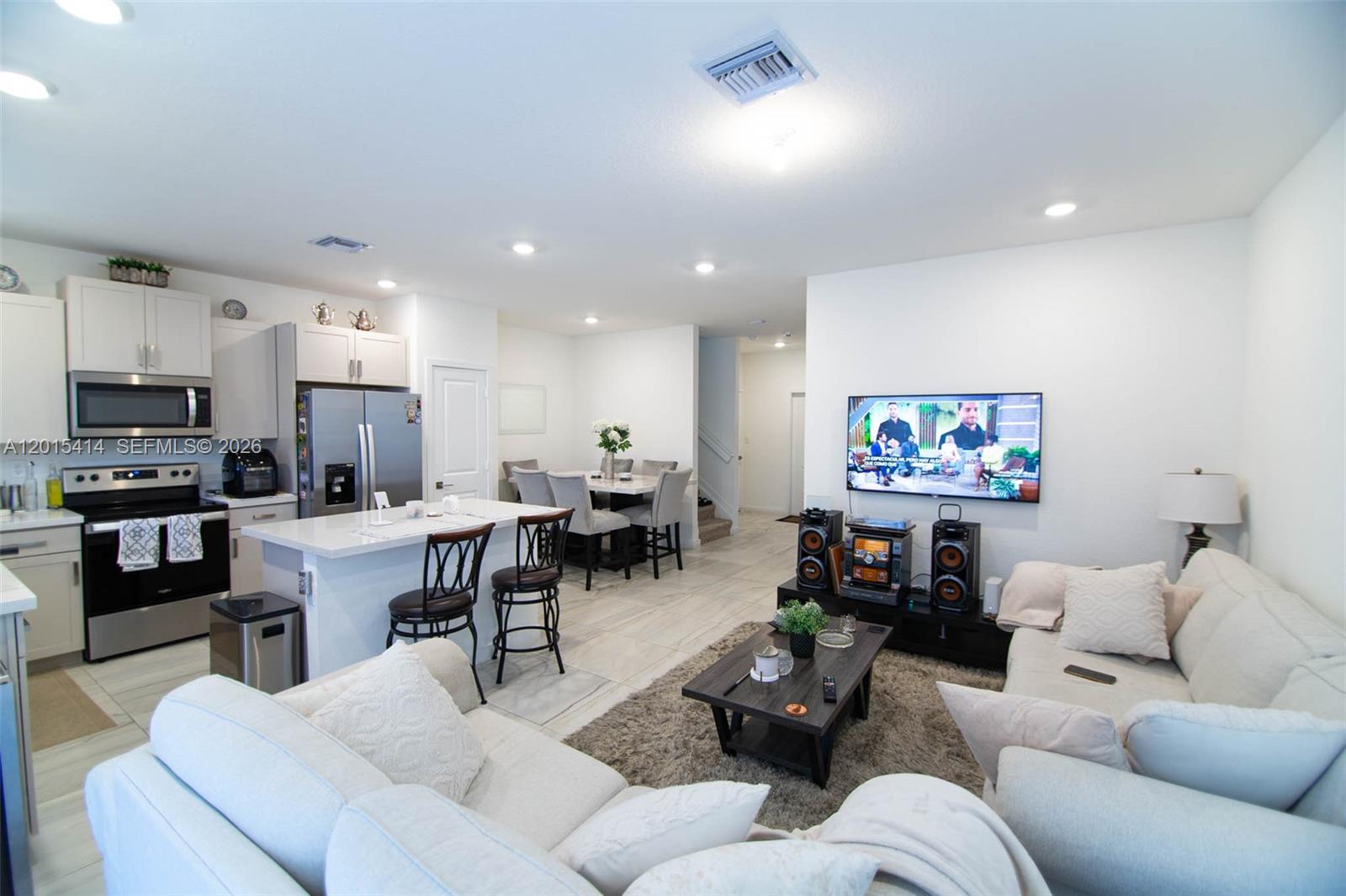 Ver detalles 2348 4 / 3 1374 sq. ft. $ 2026-05-08 0 foto