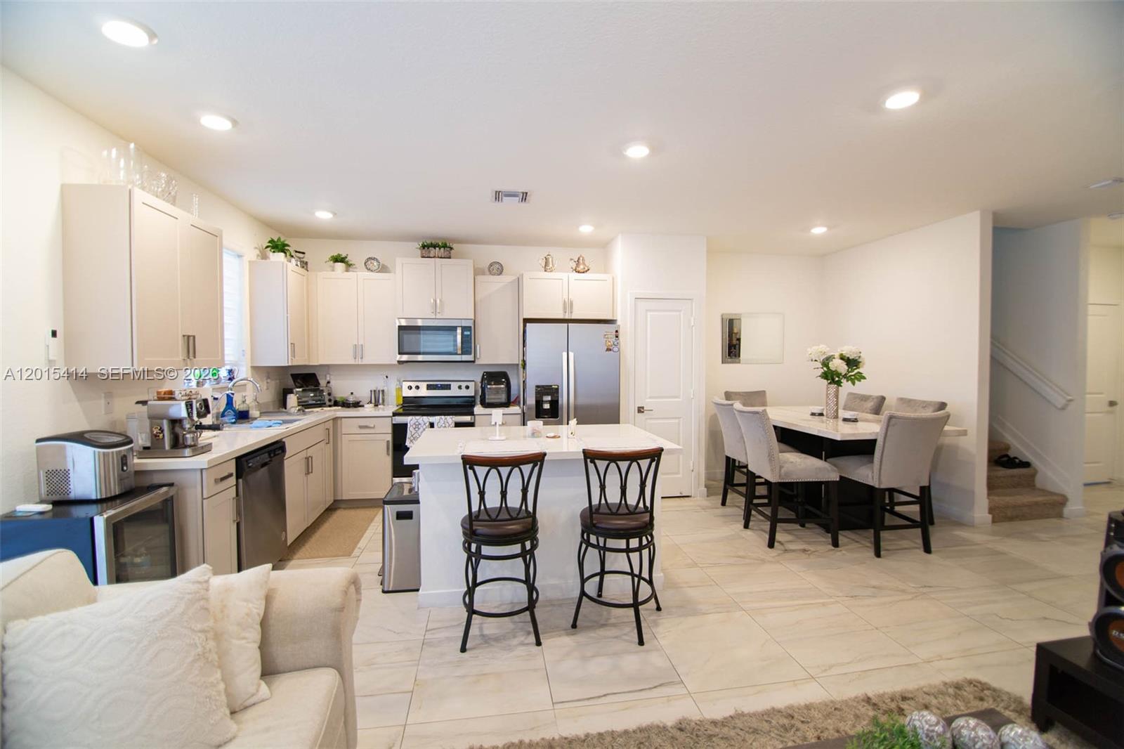 Ver detalles 2348 4 / 3 1374 sq. ft. $ 2026-05-08 0 foto