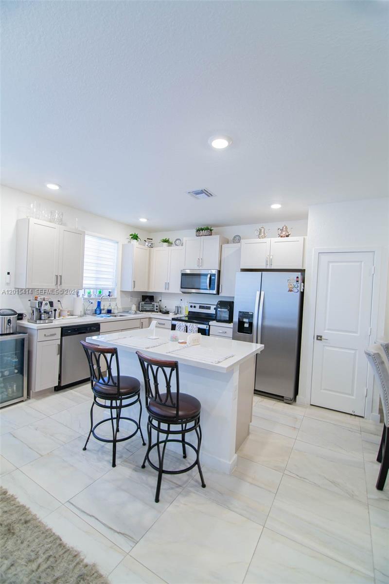 Ver detalles 2348 4 / 3 1374 sq. ft. $ 2026-05-08 0 foto