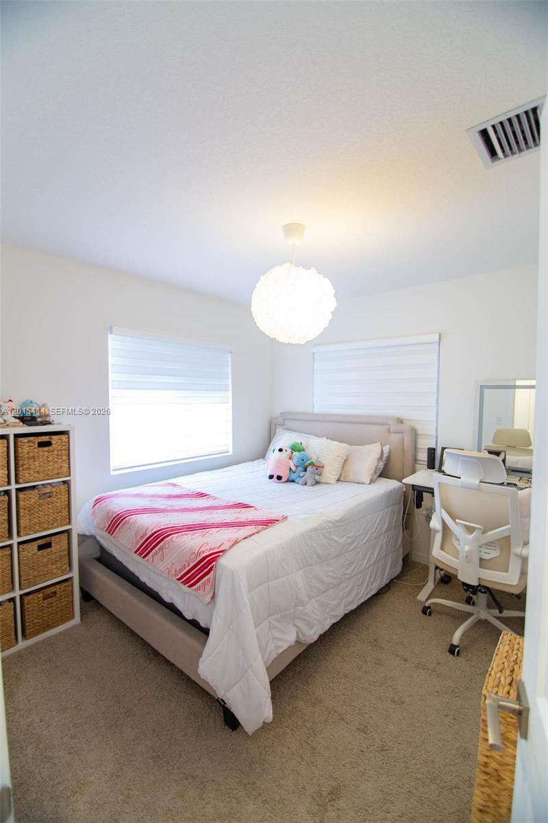 Ver detalles 2348 4 / 3 1374 sq. ft. $ 2026-05-08 0 foto