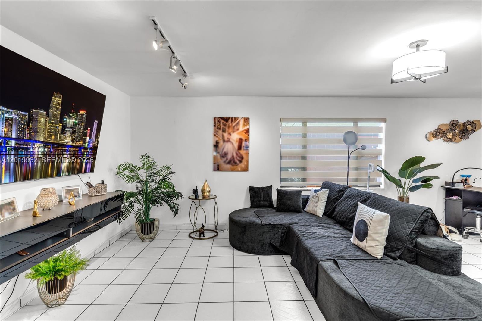 See details / 2752 sq. ft. $ 2026-05-08 0 Photo