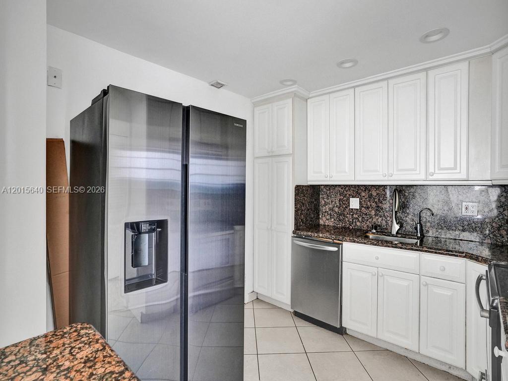 906 3 / 3 1570 sq. ft. $ 2026-05-08 0 Photo