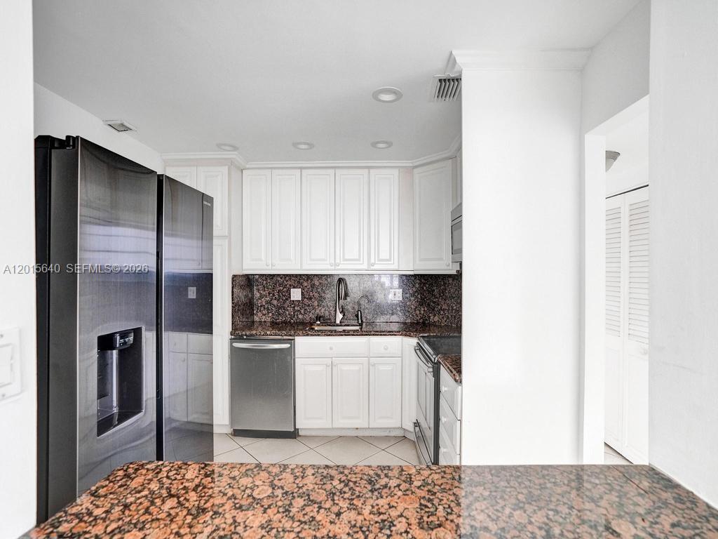 906 3 / 3 1570 sq. ft. $ 2026-05-08 0 Photo