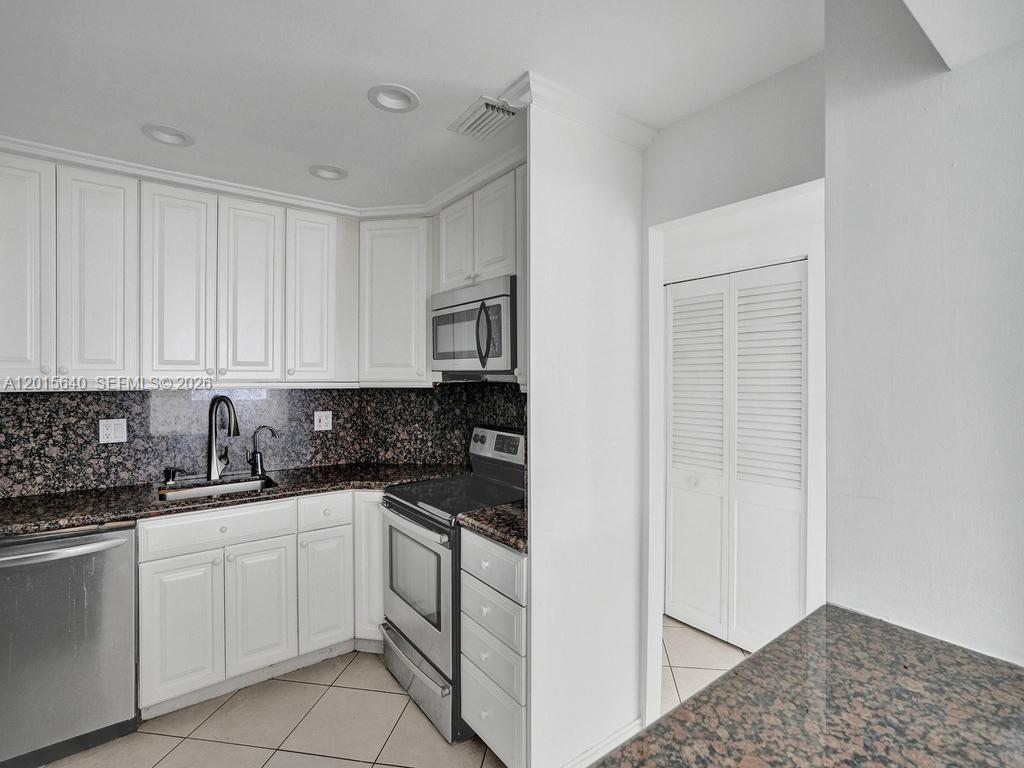 906 3 / 3 1570 sq. ft. $ 2026-05-08 0 Photo