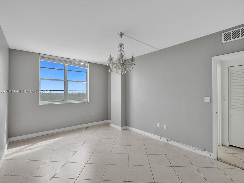 906 3 / 3 1570 sq. ft. $ 2026-05-08 0 Photo