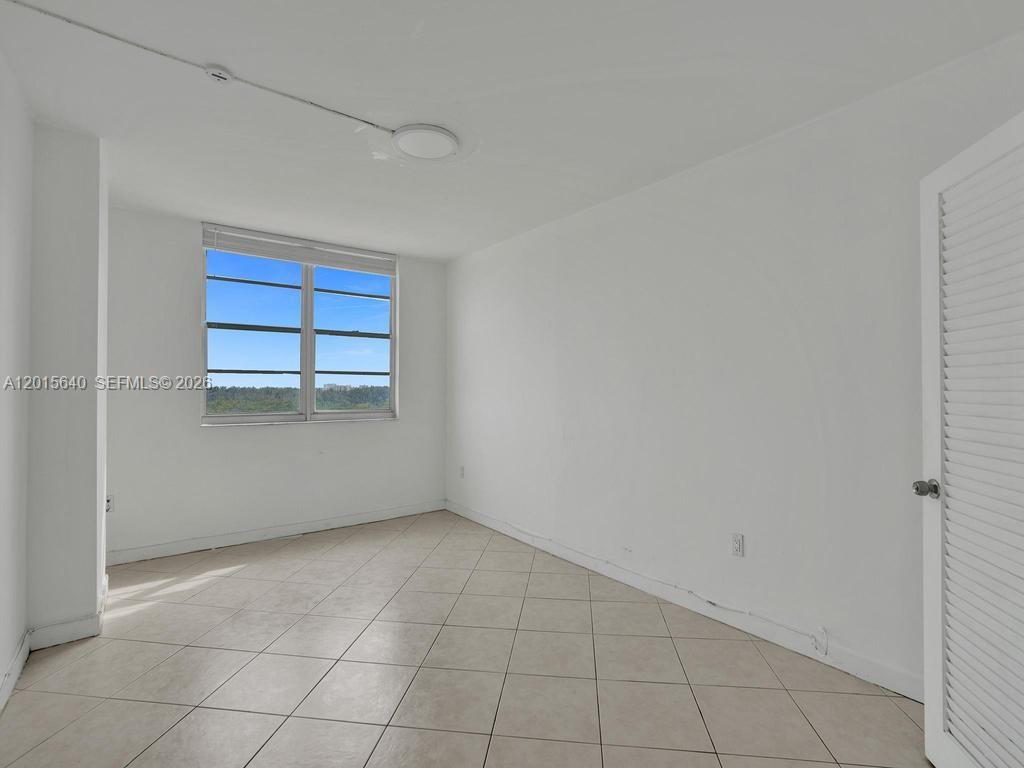 906 3 / 3 1570 sq. ft. $ 2026-05-08 0 Photo