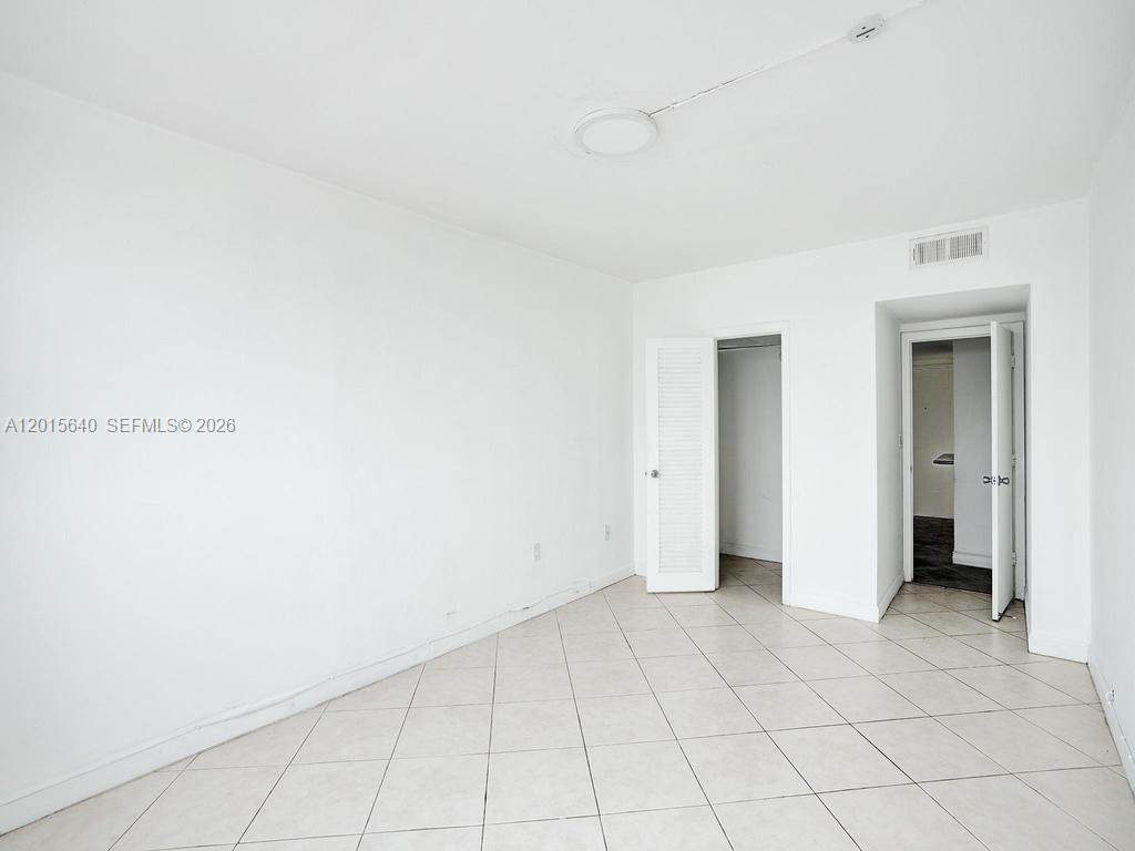 906 3 / 3 1570 sq. ft. $ 2026-05-08 0 Photo