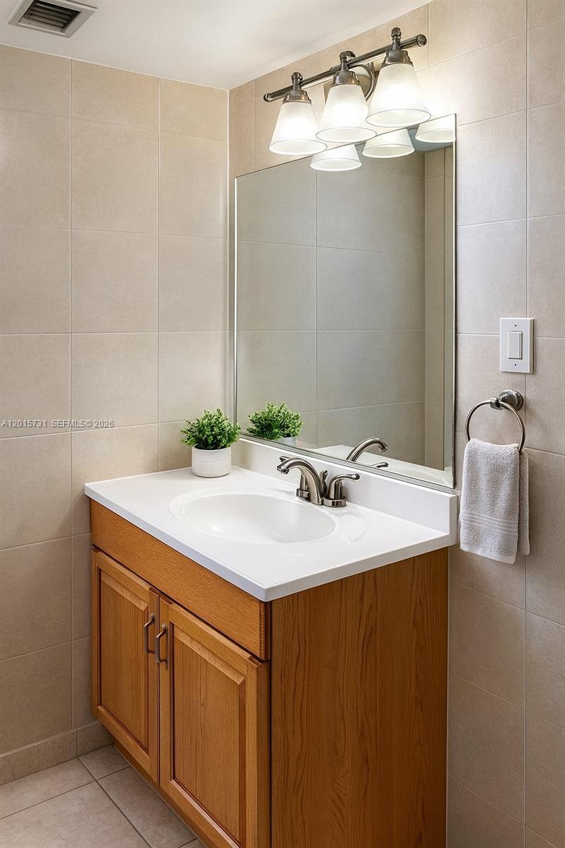 See details 816-3 1 / 2 1036 sq. ft. $ 2026-05-08 0 Photo