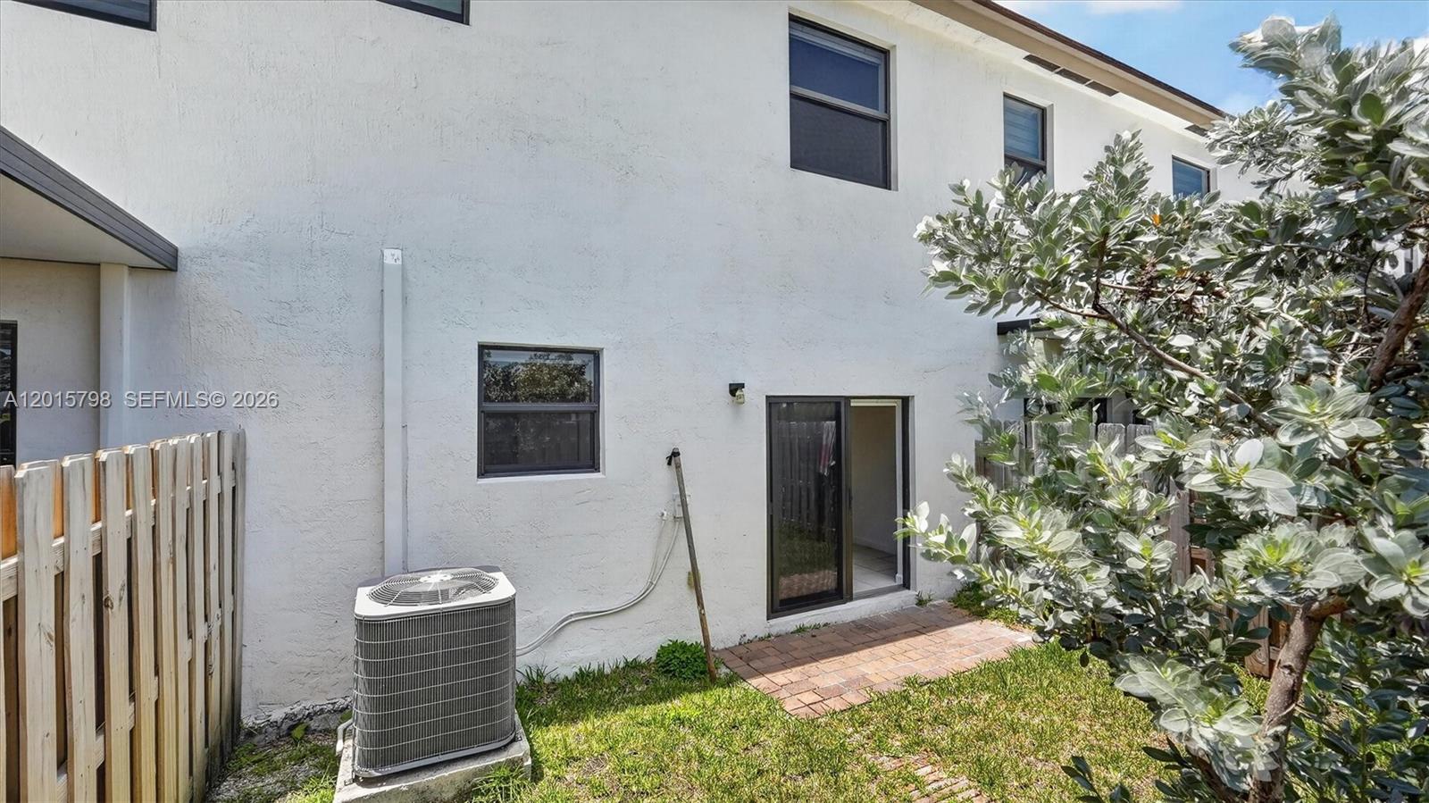 23029 3 / 3 1442 sq. ft. $ 2026-05-08 0 foto