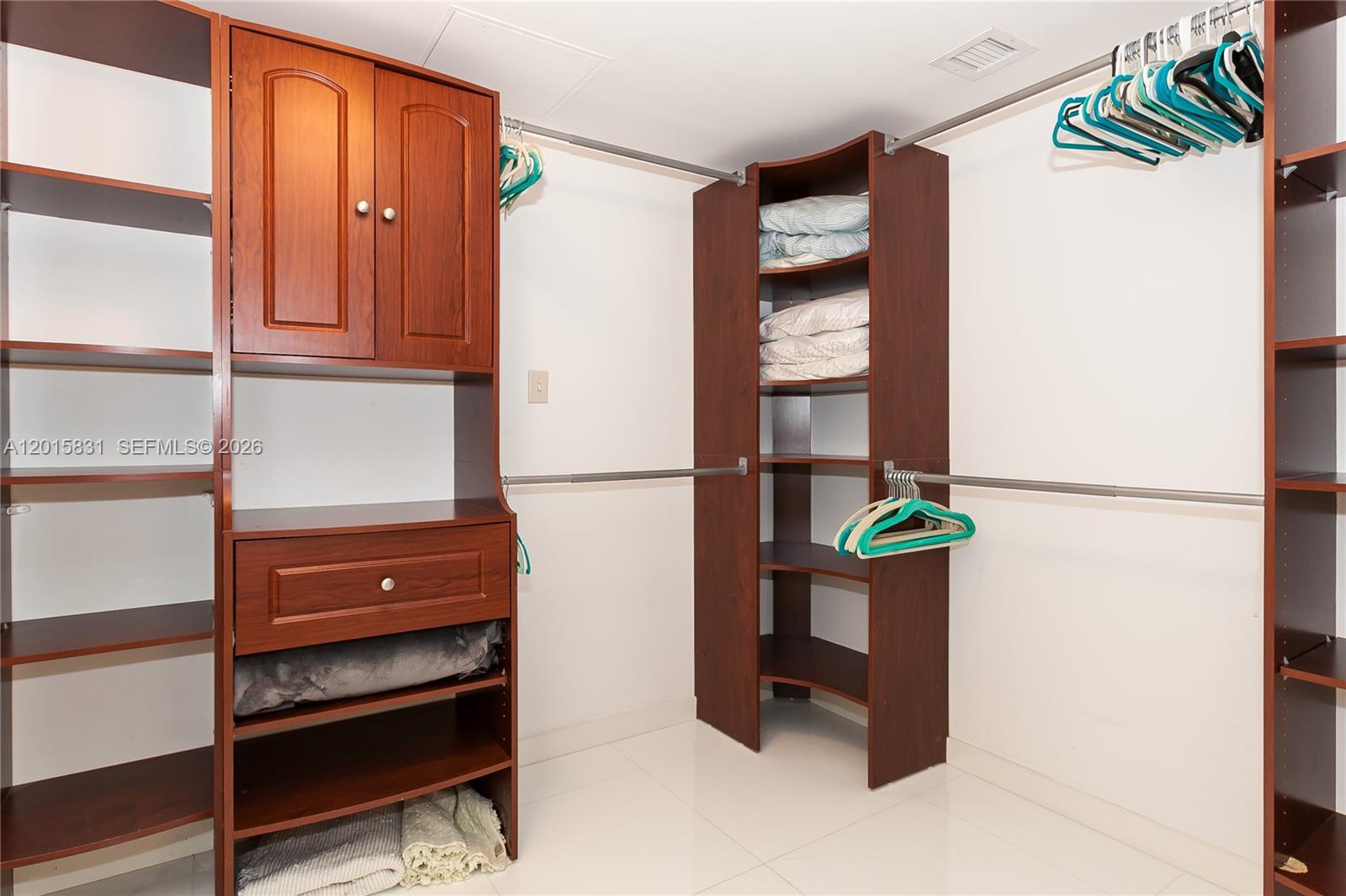 See details 3711 3 / 2 1554 sq. ft. $ 2026-05-08 0 Photo