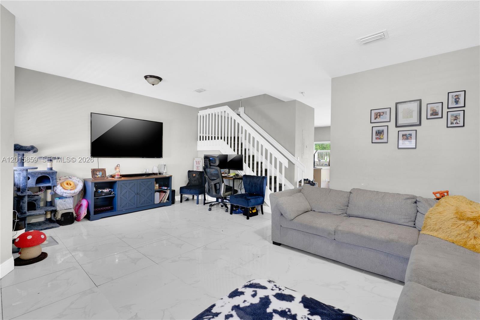 1660 3 / 3 1509 sq. ft. $ 2026-05-08 0 foto