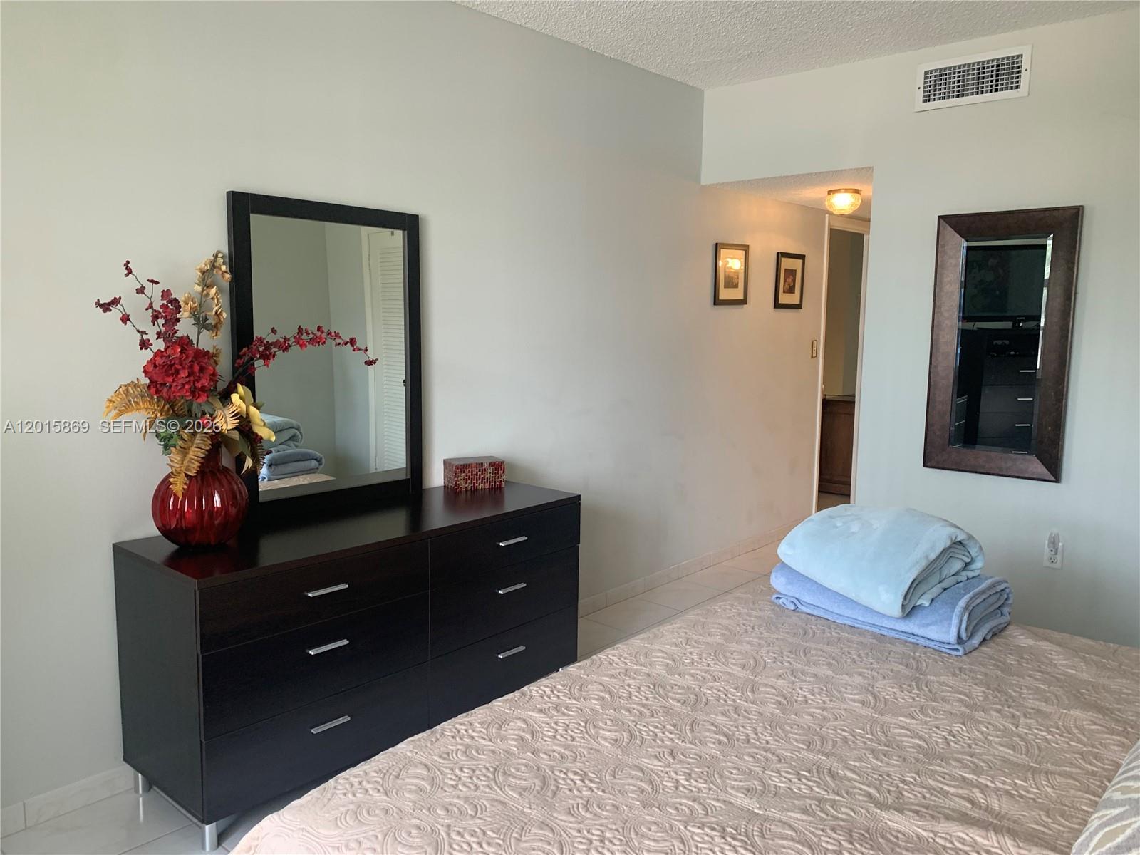 MZM 1 / 2 870 sq. ft. $ 2026-05-08 0 Photo